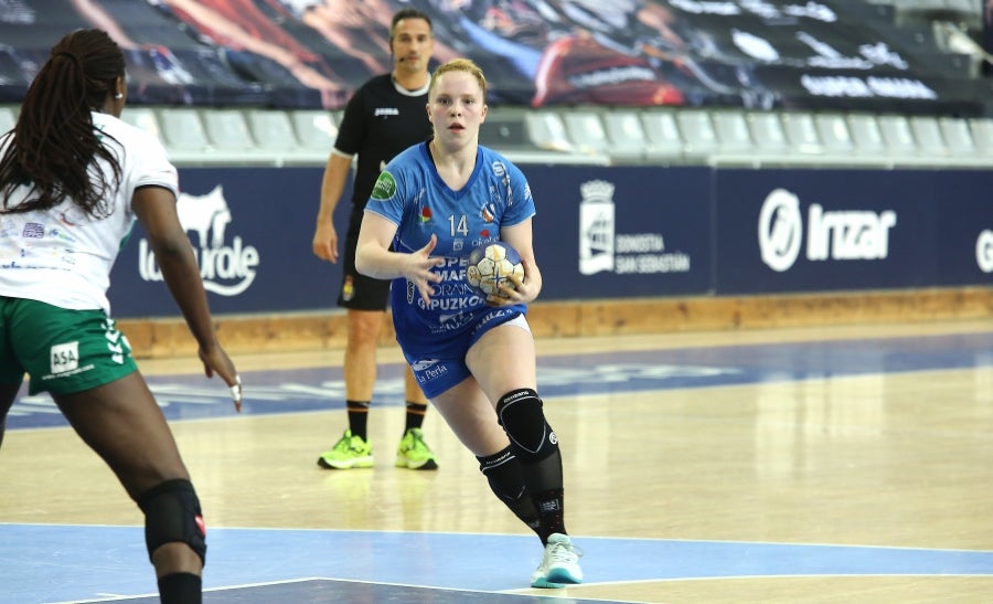 Las guipuzcoanas vuelven a levantar un título más y convertirse así por séptima vez en campeón de la Liga Guerreras Iberdrola. Para ello, solo tenían que sumar un punto, no obstante, el marcador ha terminado 30-20 para las locales. 