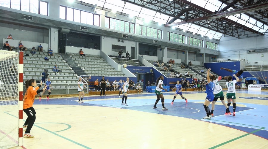 Las guipuzcoanas vuelven a levantar un título más y convertirse así por séptima vez en campeón de la Liga Guerreras Iberdrola. Para ello, solo tenían que sumar un punto, no obstante, el marcador ha terminado 30-20 para las locales. 