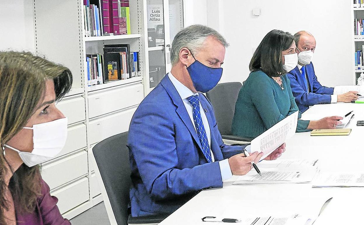 Ezenarro, Urkullu, Artolazabal y Rodríguez Ranz, ayer en la reunión del consejo de dirección de Gogora.