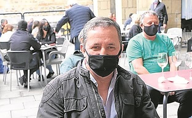 Josetxo Comontes, ayer al mediodía en una terraza.