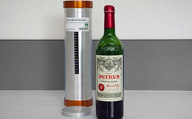 La botella del Petrus 'espacial' ha salido a la venta por 830.000 euros. 