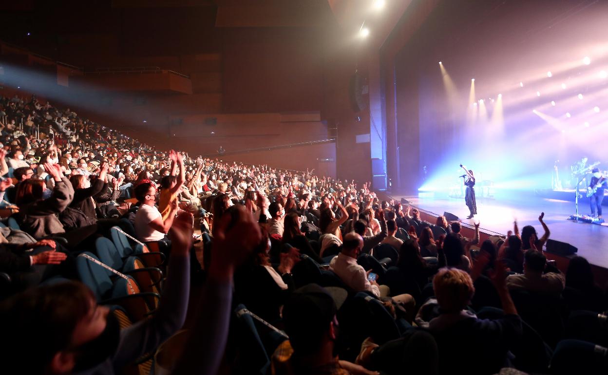 Público en el Kursaal en marzo en un concierto de La Oreja. El aforo era solo de 600 espectadores, y separados, aunque la perspectiva sea confusa. 