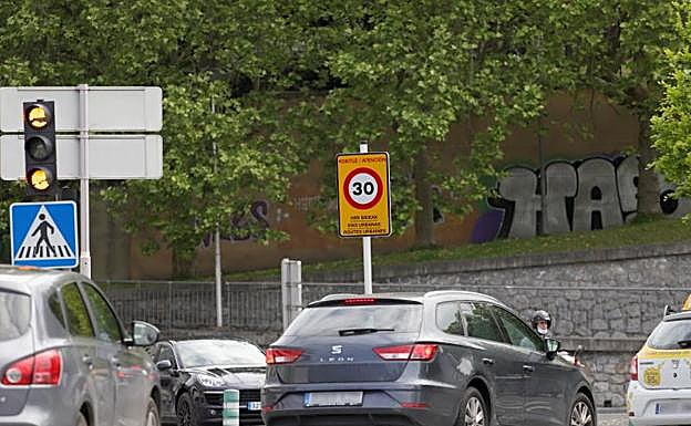 Frenazo a la velocidad en las ciudades