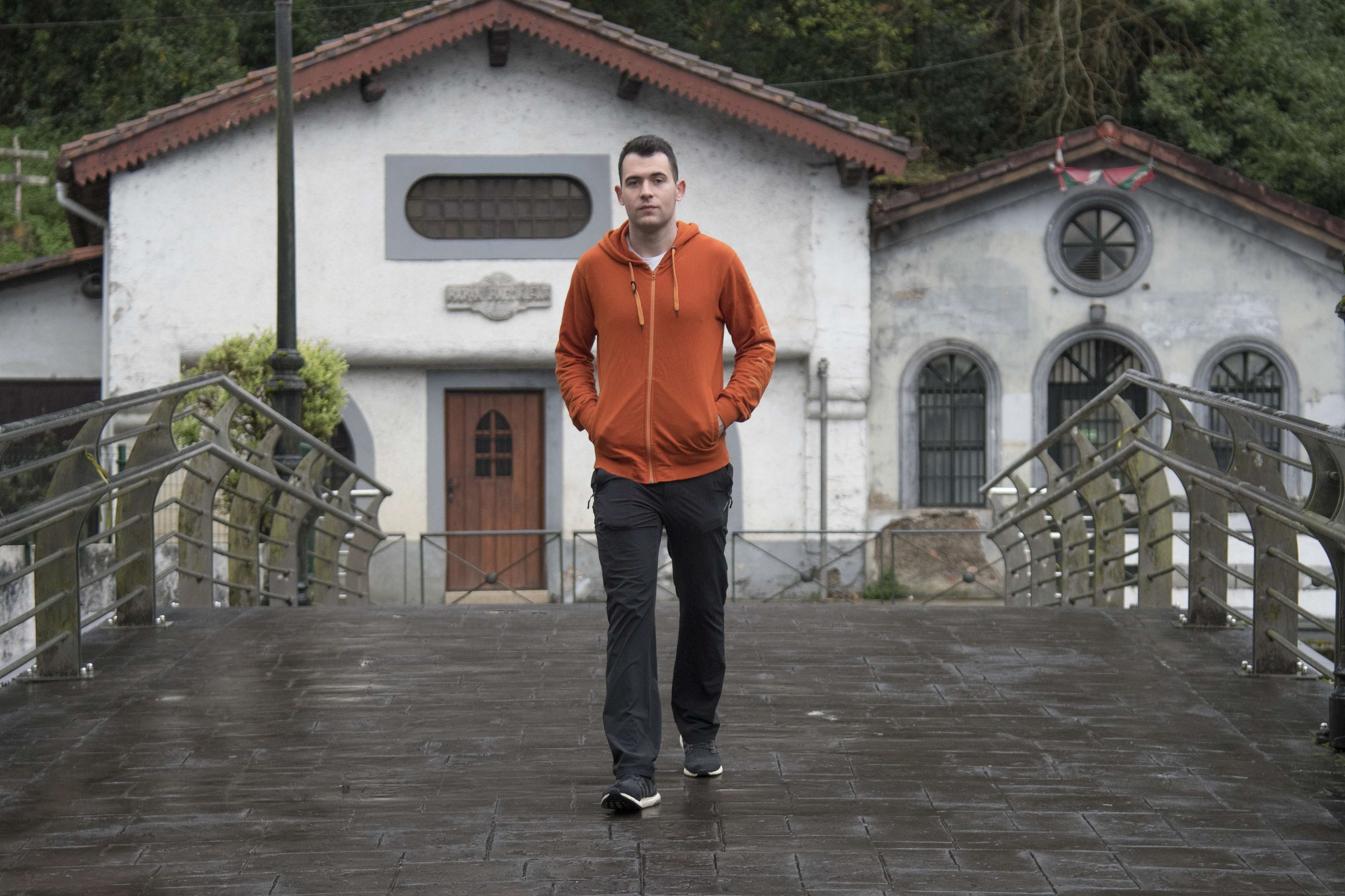 Erik Jaka, en una imagen de archivo, pasea por Lizartza.