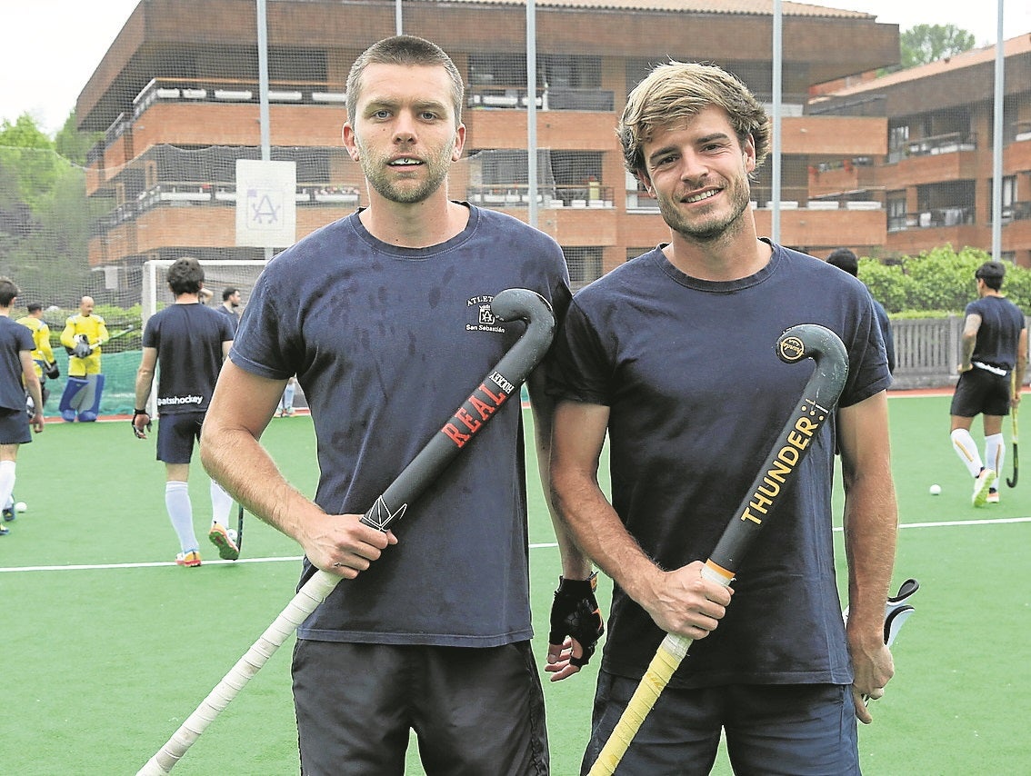 Patricio Keenan y Julen García posan en Bera Bera.