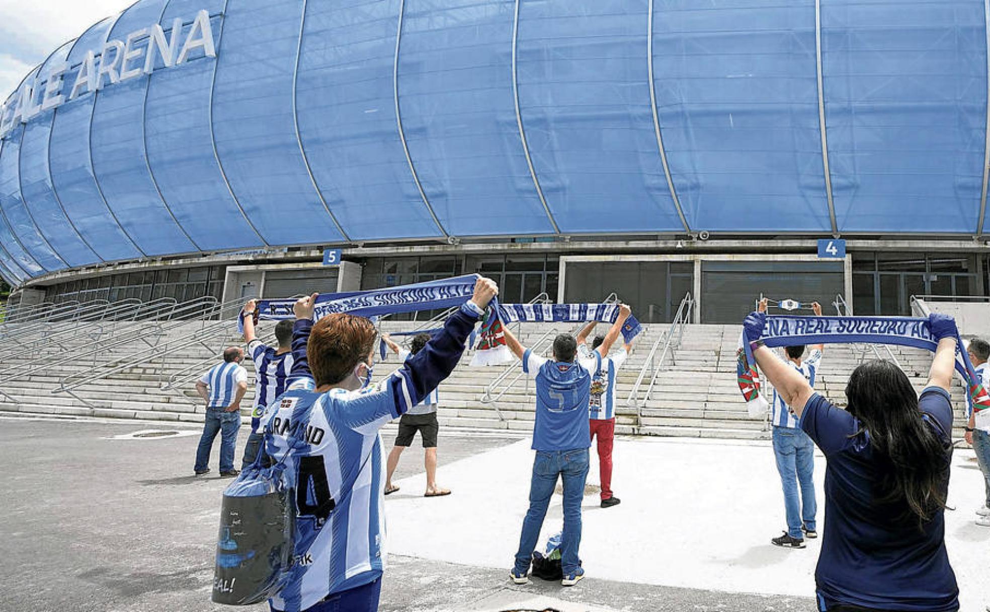 Aficionados de la Real, en un Anoeta que no tendrá público estas dos jornadas. 