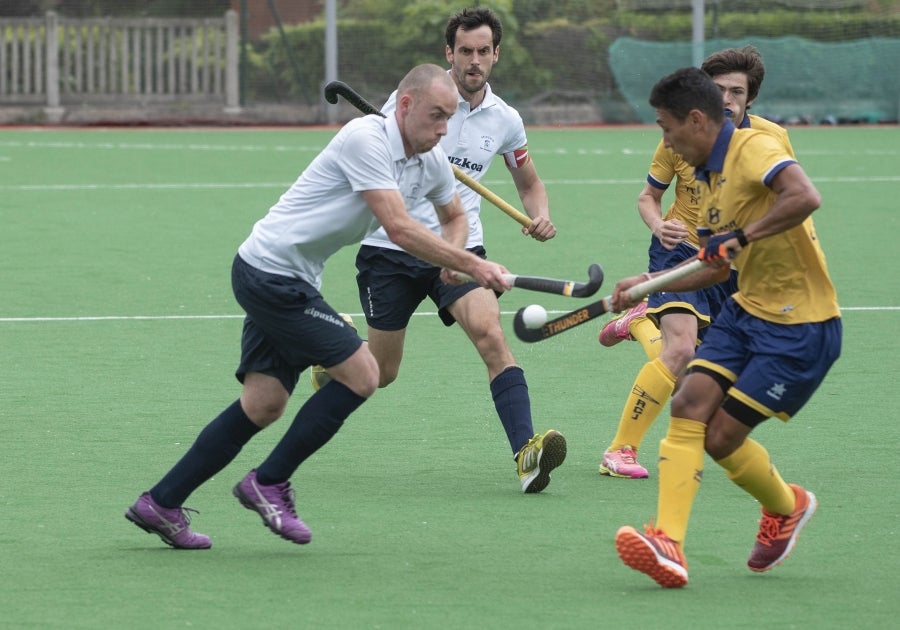 El Atlético ha perdido 1-2 contra el Jolaseta en Aiete. Una victoria les habría certificado su ascenso a la División de Honor A, la máxima categoría de hockey hierba. 