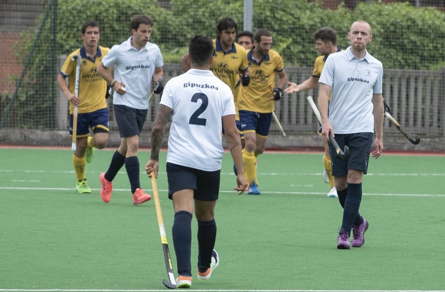 El Atlético ha perdido 1-2 contra el Jolaseta en Aiete. Una victoria les habría certificado su ascenso a la División de Honor A, la máxima categoría de hockey hierba. 