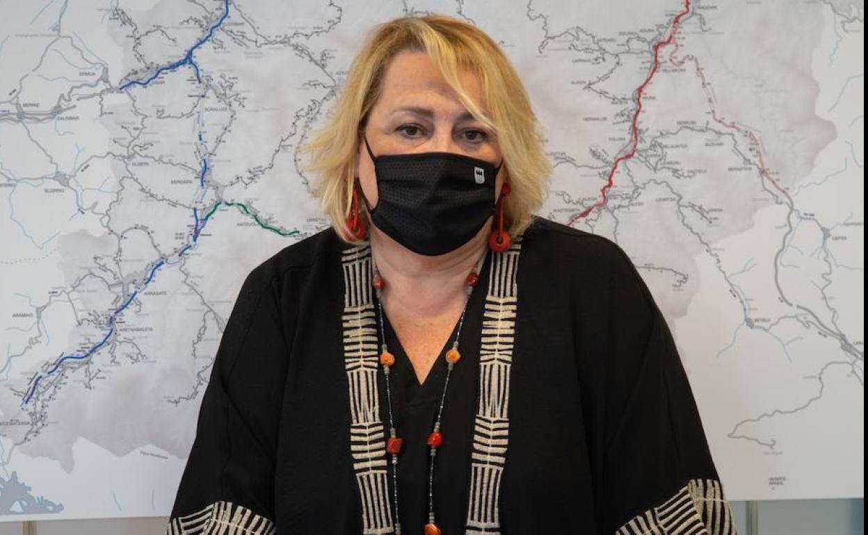 Aintzane Oiarbide posa en su despacho antes de la entrevista. 