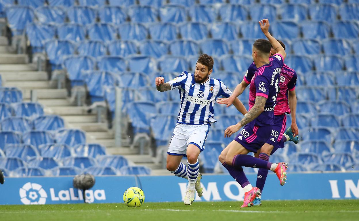Portu se dispone a rematar en el partido ante el Valladolid. 