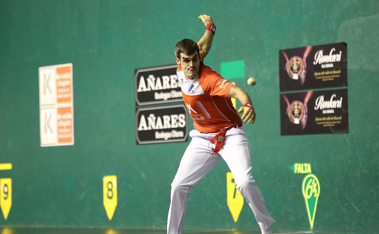 Ezkurdia, durante el partido del Manomanista que le enfrentó a Jon Ander Peña en Azkoitia. 
