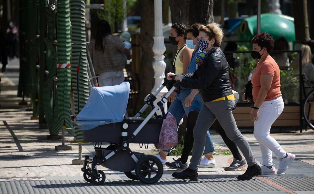 El uso de las mascarillas todavía seguirá siendo obligatorio en Euskadi.