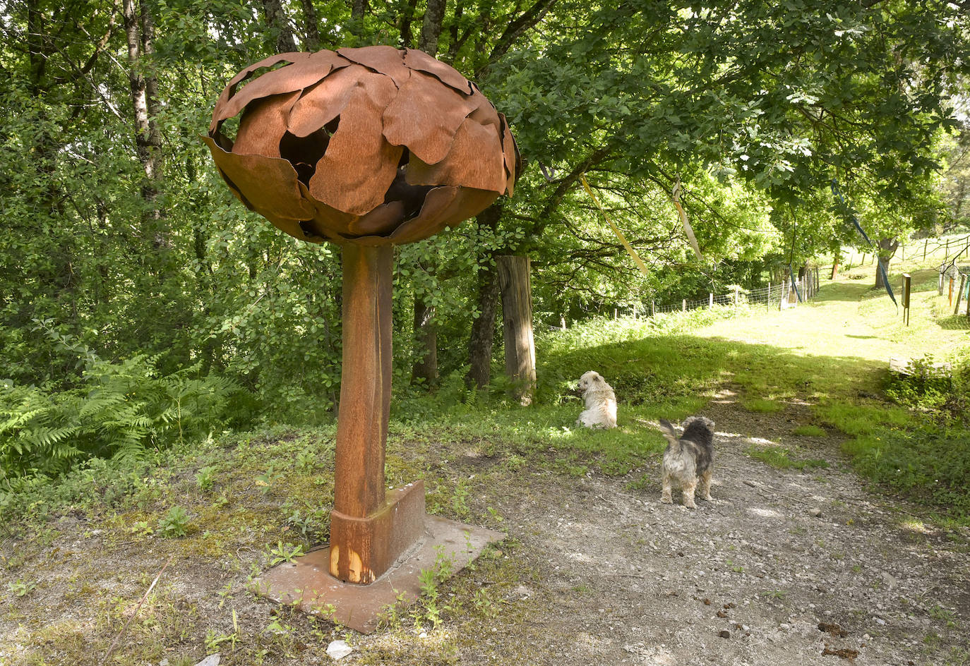 La jornada de los museos en Ur Mara, el espacio de Koldobika Jauregi que une en Alkiza naturaleza, pensamiento y arte, como un Chillida Leku silvestre.