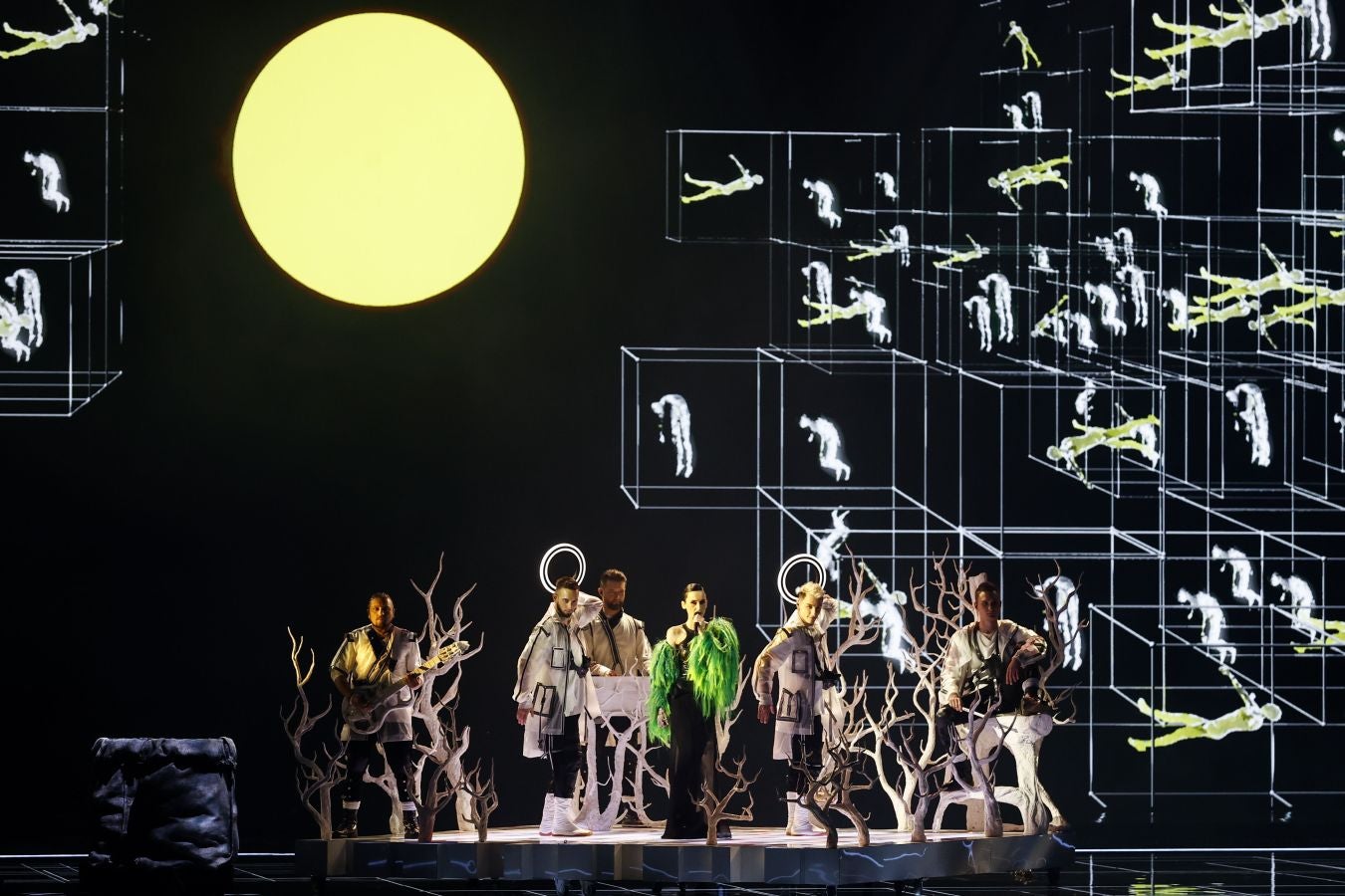 Malta, una de las favoritas, se convirtió en la gran protagonista de la primera semifinal de Eurovisión celebrada ayer ante 3.500 espectadores. El festival vuelve a escena este fin de semana tras la cancelación del año pasado por la pandemia del Covid-19. El representante de España en la final de este sábado será Blas Cantó con el tema 'Voy a quedarme'.
