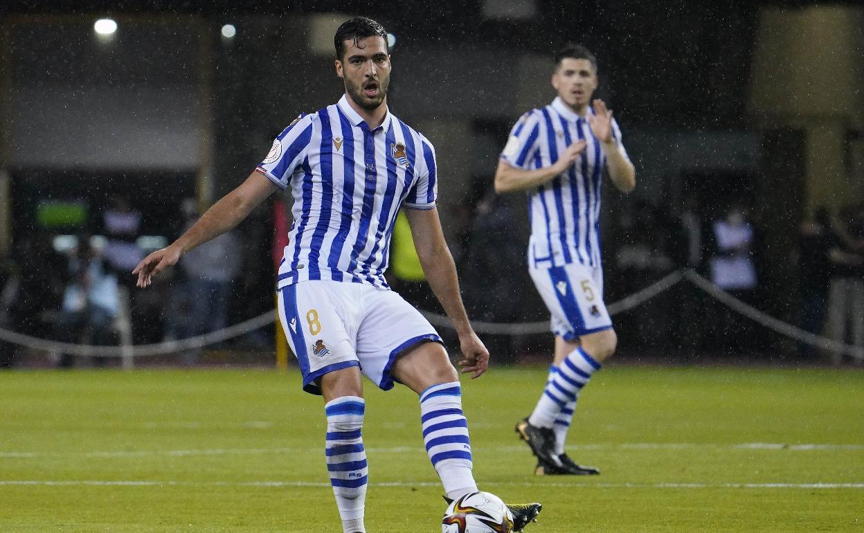 Merino maneja el balón durante la final de Copa, último partido que ha jugado. 