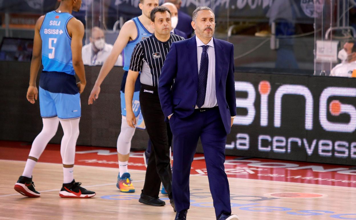 Jota Cuspinera, entrenador del Estudiantes.