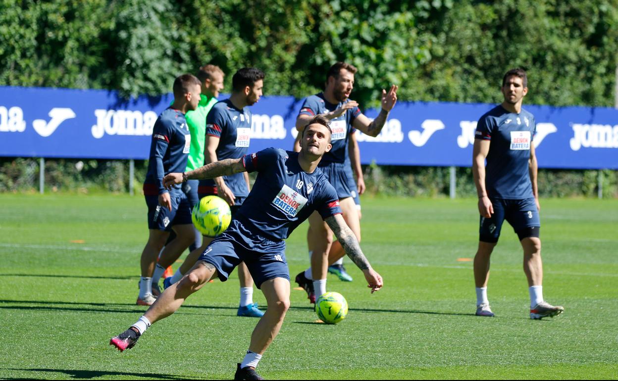 Kike García, durante un entrenamiento en Atxabalpe.