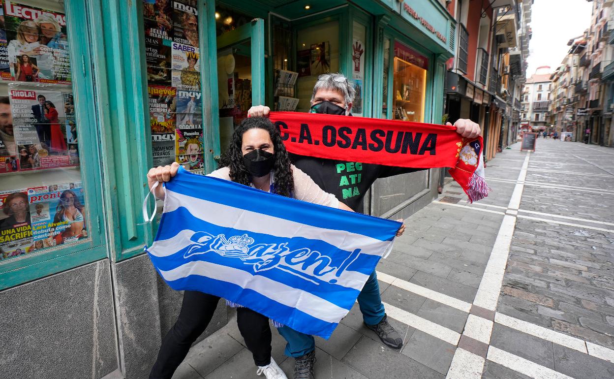  Abigail Castrillo y Carmelo Buttini, en la calle Estafeta de Pamplona.