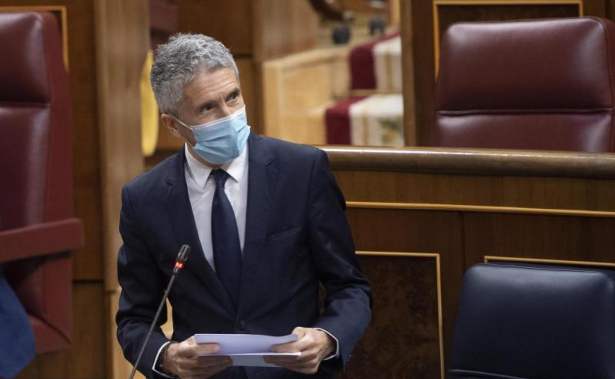 El ministro de Interior, Fernando Grande-Marlaska, en el pleno de control del Gobierno.