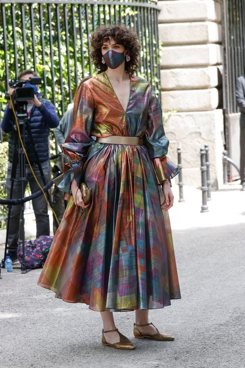 Ayer 22 de mayo se celebró la boda del año en el madrileño Palacio de Liria. Carlos Fitz-James Stuart Solís y Belén Corsini se dieron el sí quiero durante la mañana acompañados de los familiares y amigos más íntimos de ambos. Estos son los mejores looks de los invitados que asistieron a la boda. ¿Con cual de ellos os quedáis?