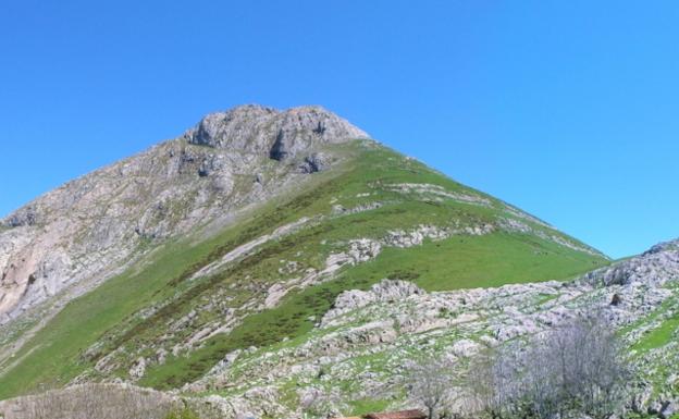 Larrunarri, espectacular sobre las bordas de Beltzulegi. 