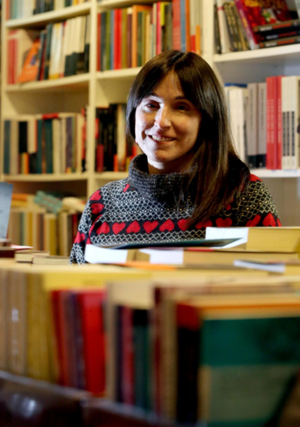 Vanessa Carrasco presenta su autobiografía 'Cierra los ojos y siente