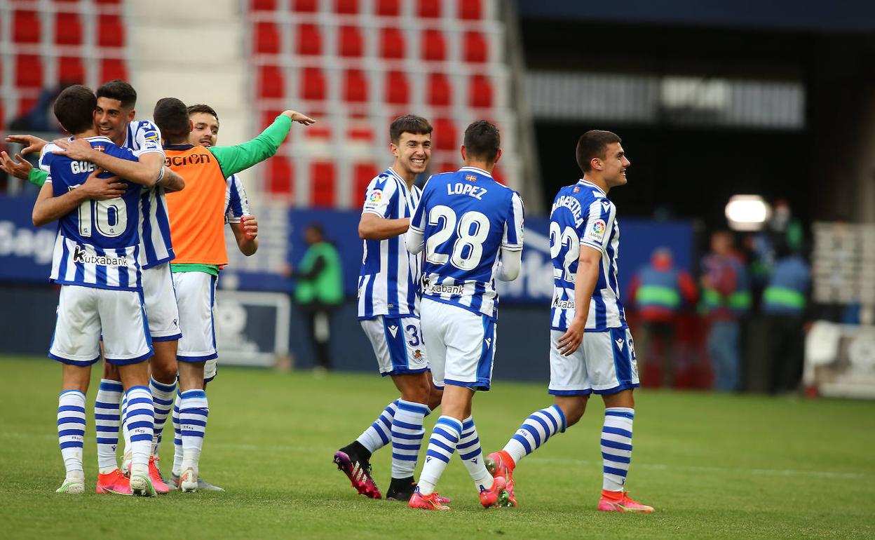 Carlos Fernández, Guevara, Gorosabel, Zubimendi, Roberto López y Barrenetxea celebran la victoria ayer. 
