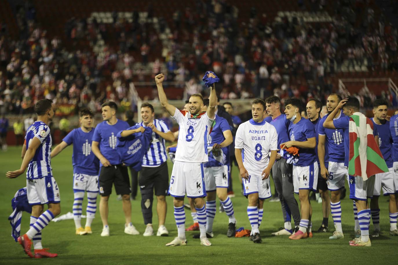 De Figueras a Almendralejo. Sesenta años no son nada. El Sanse consiguió ayer un nuevo ascenso a Segunda División en un partido agónico que tuvo que resolverse en la prórroga. El Algeciras no solo vendió cara la derrota, sino que cortocircuitó el ataque del filial blanquiazul durante muchas fases. Un tanto de Karrikaburu, este chaval está bendecido por los dioses del fútbol, materializó el sueño del segundo equipo realista y confirmó definitivamente a Zubieta como la mejor cantera del momento