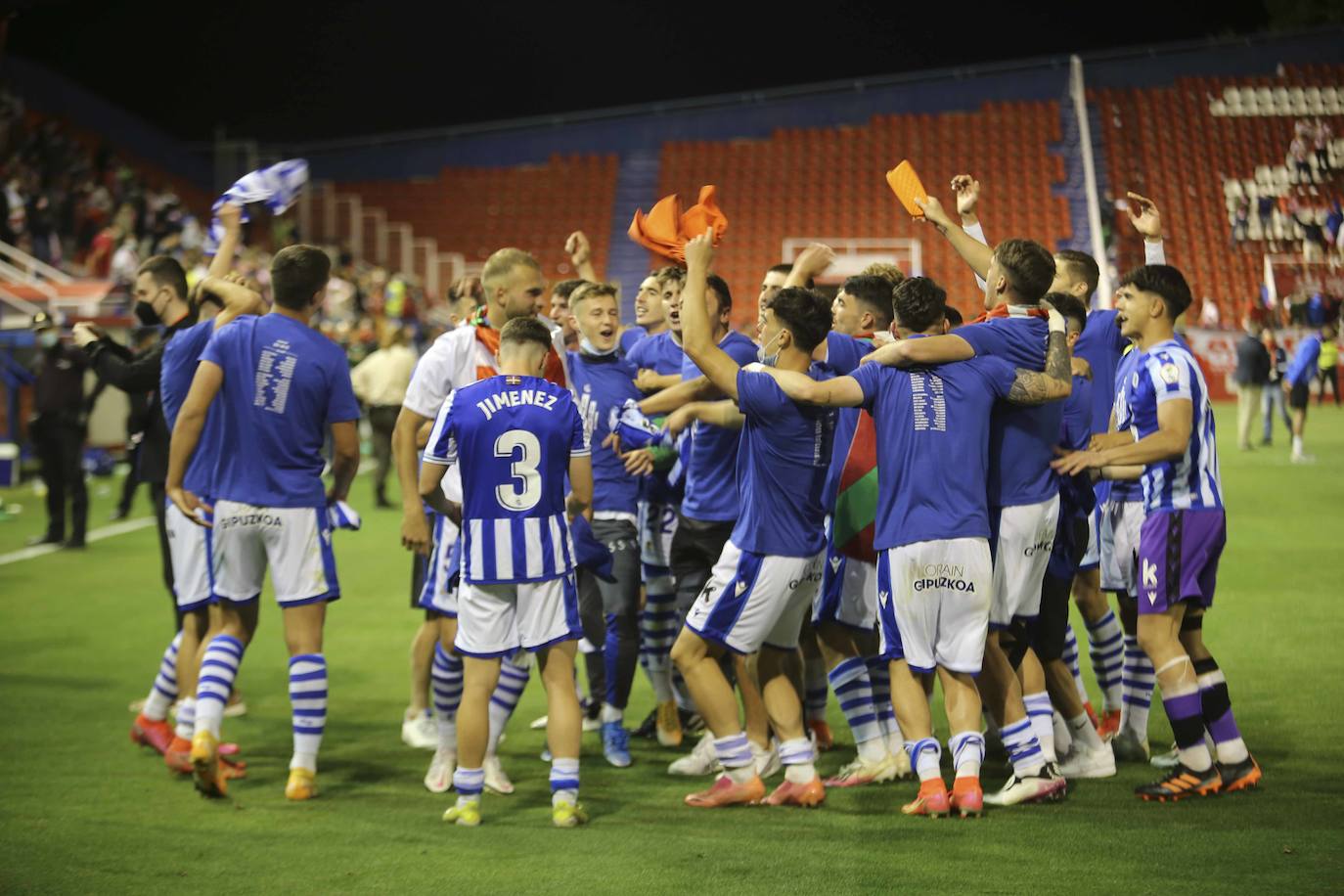 De Figueras a Almendralejo. Sesenta años no son nada. El Sanse consiguió ayer un nuevo ascenso a Segunda División en un partido agónico que tuvo que resolverse en la prórroga. El Algeciras no solo vendió cara la derrota, sino que cortocircuitó el ataque del filial blanquiazul durante muchas fases. Un tanto de Karrikaburu, este chaval está bendecido por los dioses del fútbol, materializó el sueño del segundo equipo realista y confirmó definitivamente a Zubieta como la mejor cantera del momento