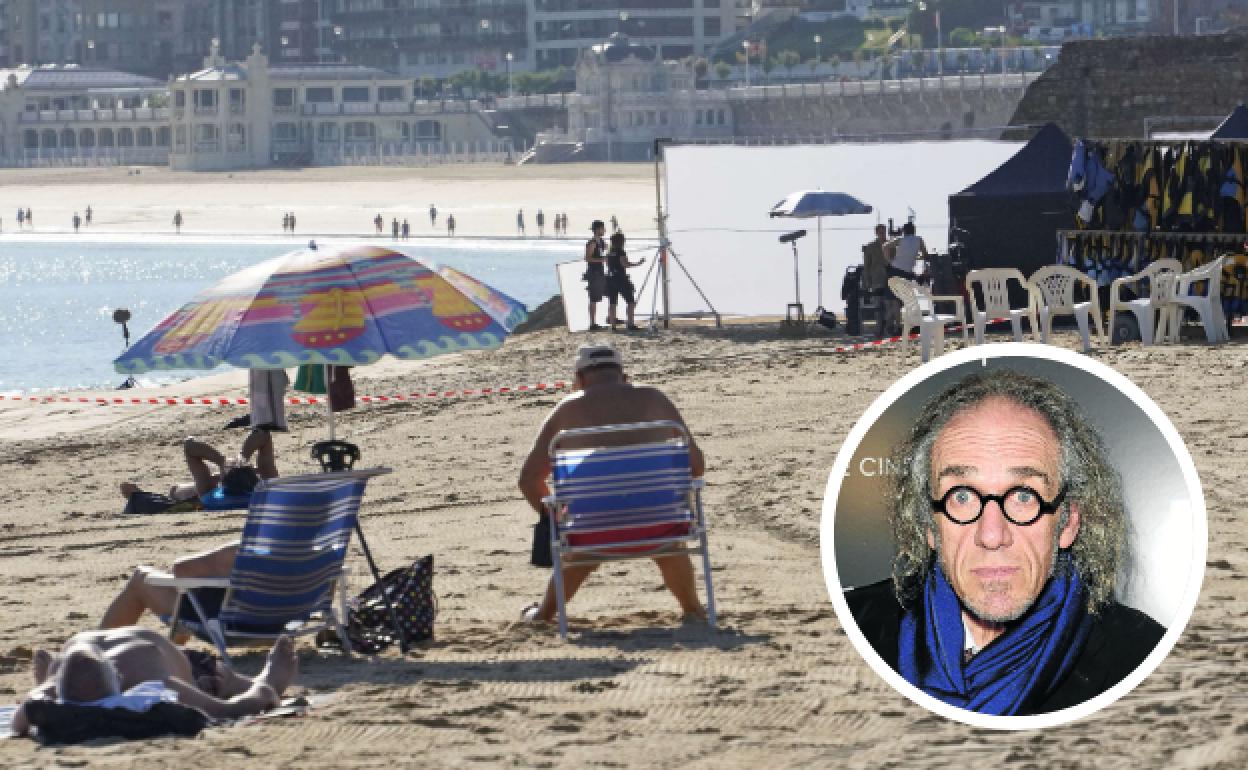 Bañistas en la playa de Ondarreta mientras a pocos metros se rueda una escena de la película de Woody Allen y el director Tony Kaye. 