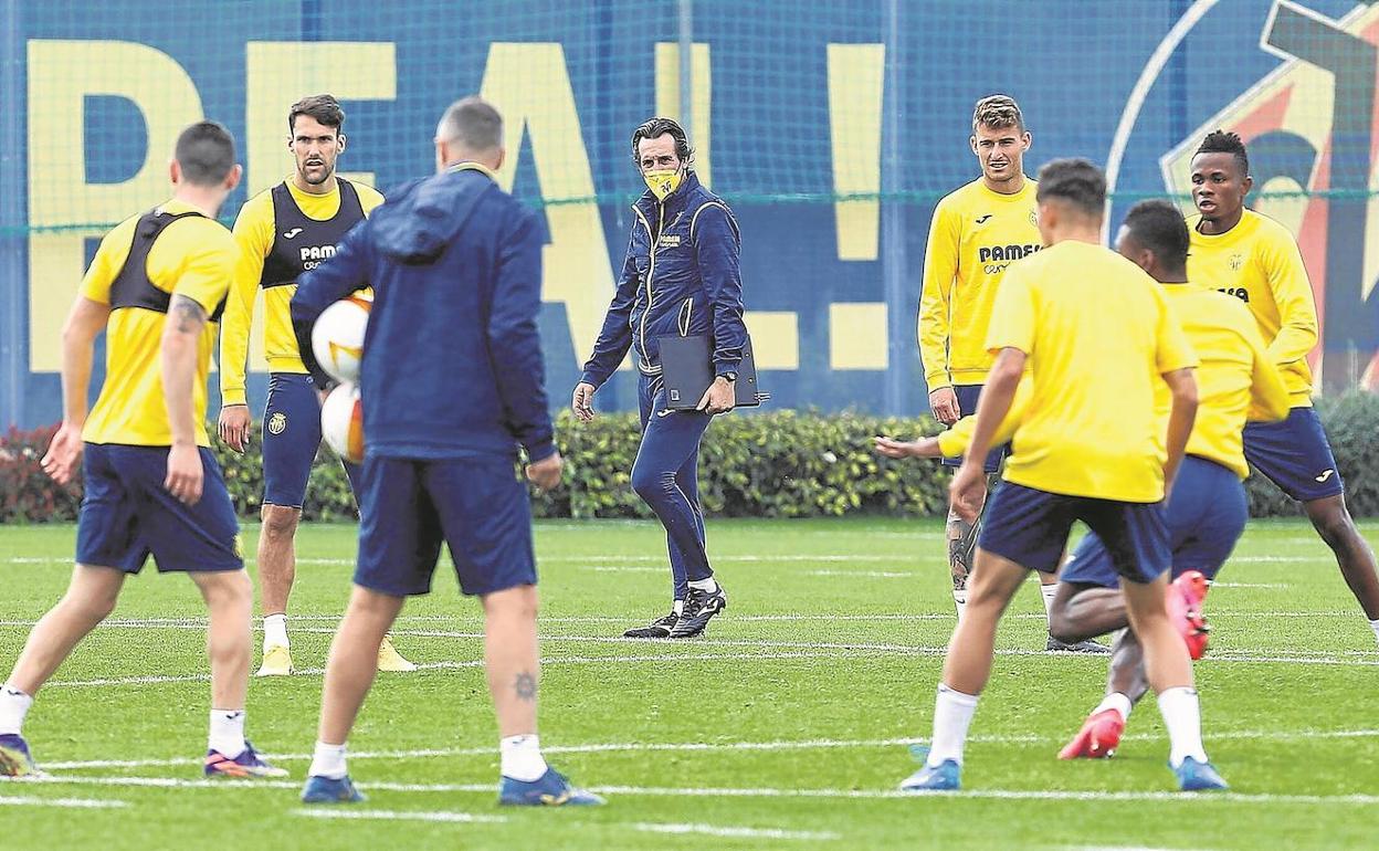 Unai Emery, en el transcurso de un entrenamiento en las instalaciones de entrenamiento del Villarreal.