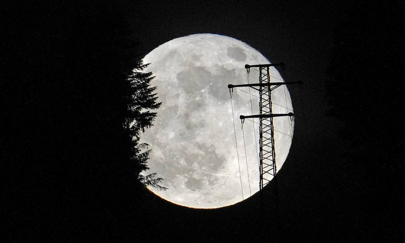 La superluna vista desde Berastegi