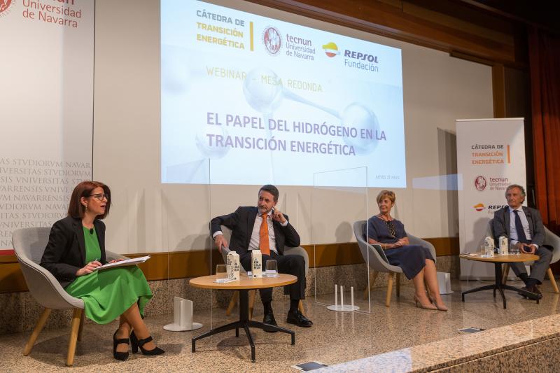 Lourdes Pérez, Josu Jon Imaz, Arantxa Tapia e Ignacio Martín, en Tecnun. 