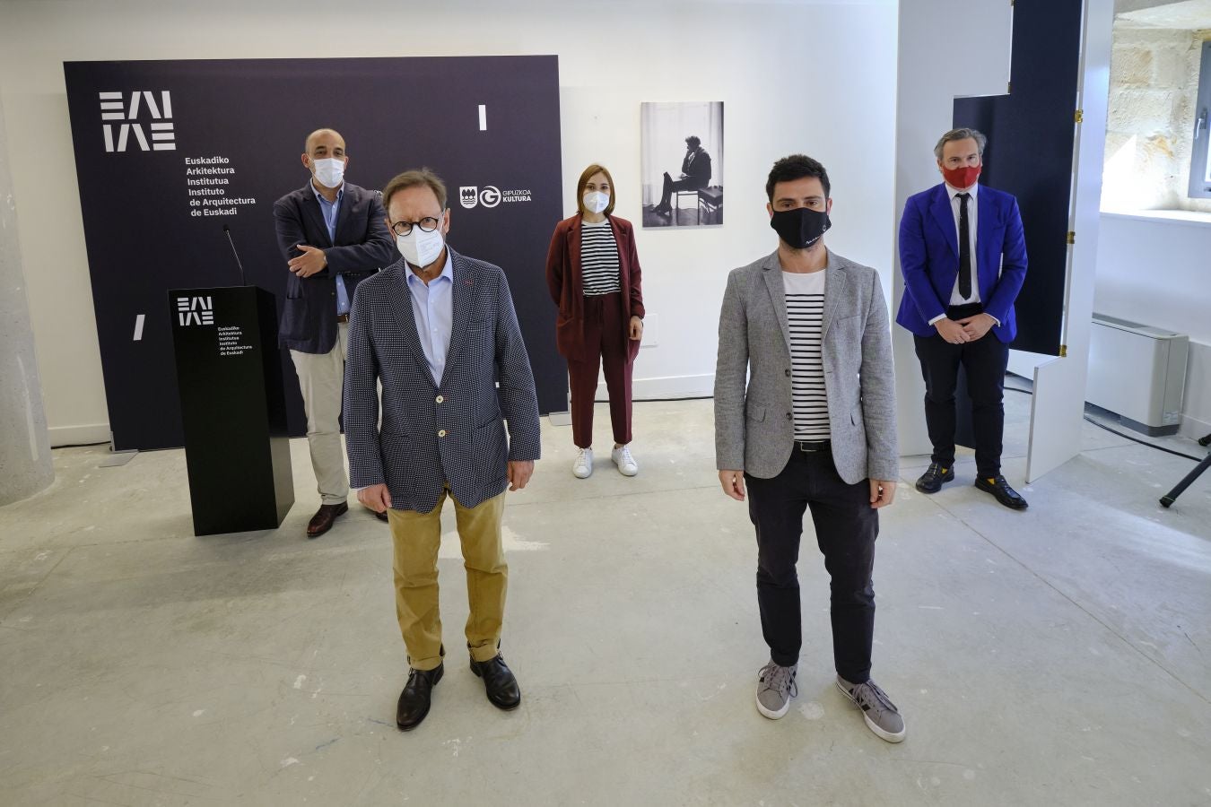 El Instituto de Arquitectura dedica una exposición a Eileen Gray, la pionera del movimiento moderno y recrea su mítica casa de la Costa Azul. La muestra estará abierta hasta el 10 de octubre en el convento de Santa Teresa, en Donostia.