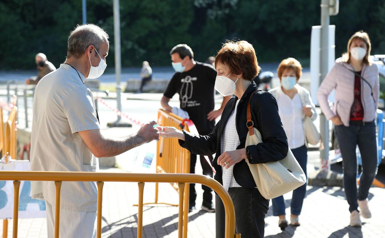 Vacunación AstraZeneca: El próximo envío a Euskadi de 70.000 vacunas aliviará la crisis de las segundas dosis