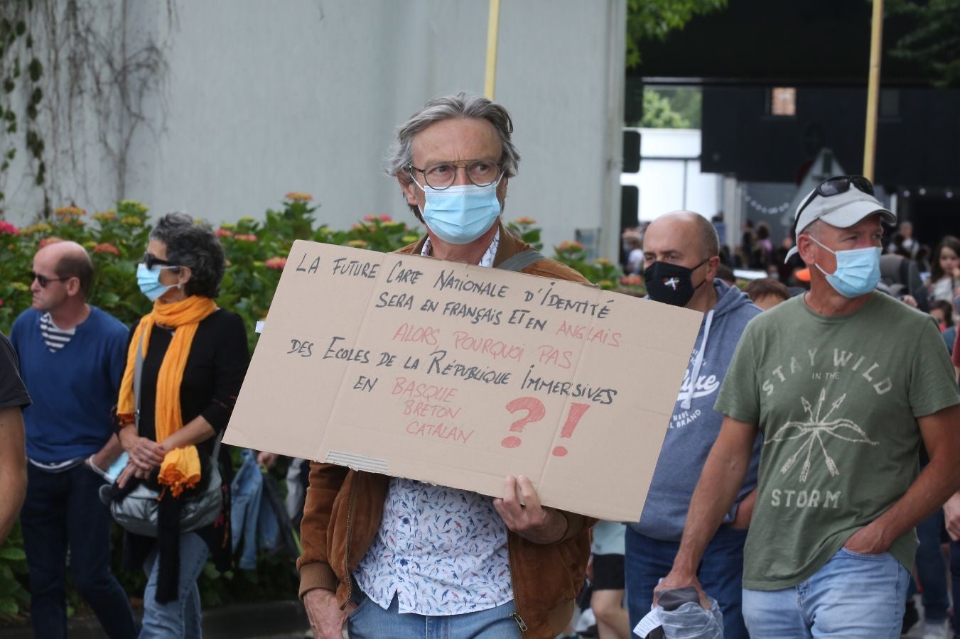 Manifestación multitudinaria a favor del euskera en Baiona