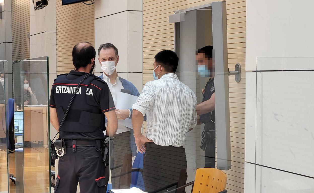 «Empezamos a pelearnos, vi que tenía un cuchillo en el bolsillo y lo saqué. Aún no me lo explico»