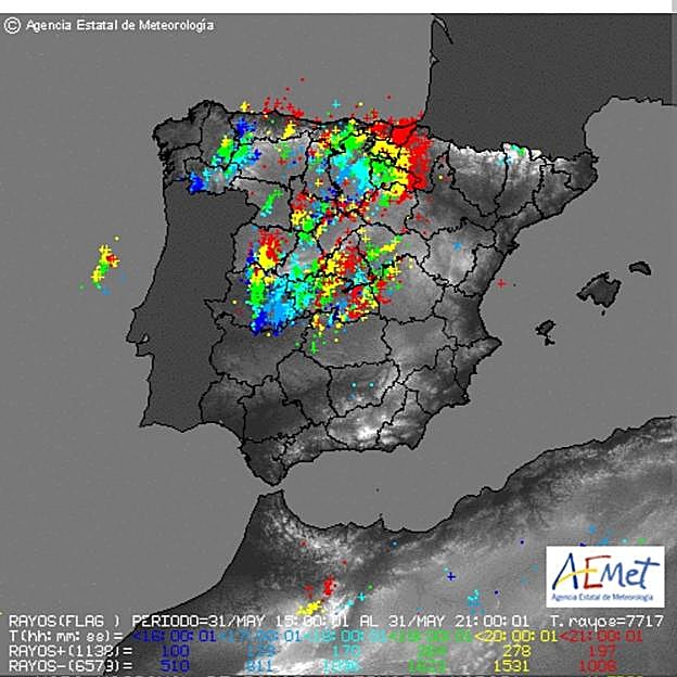 Imagen principal - Mapa de rayos del día 31 de mayo a la noche de la agencia Aemet.