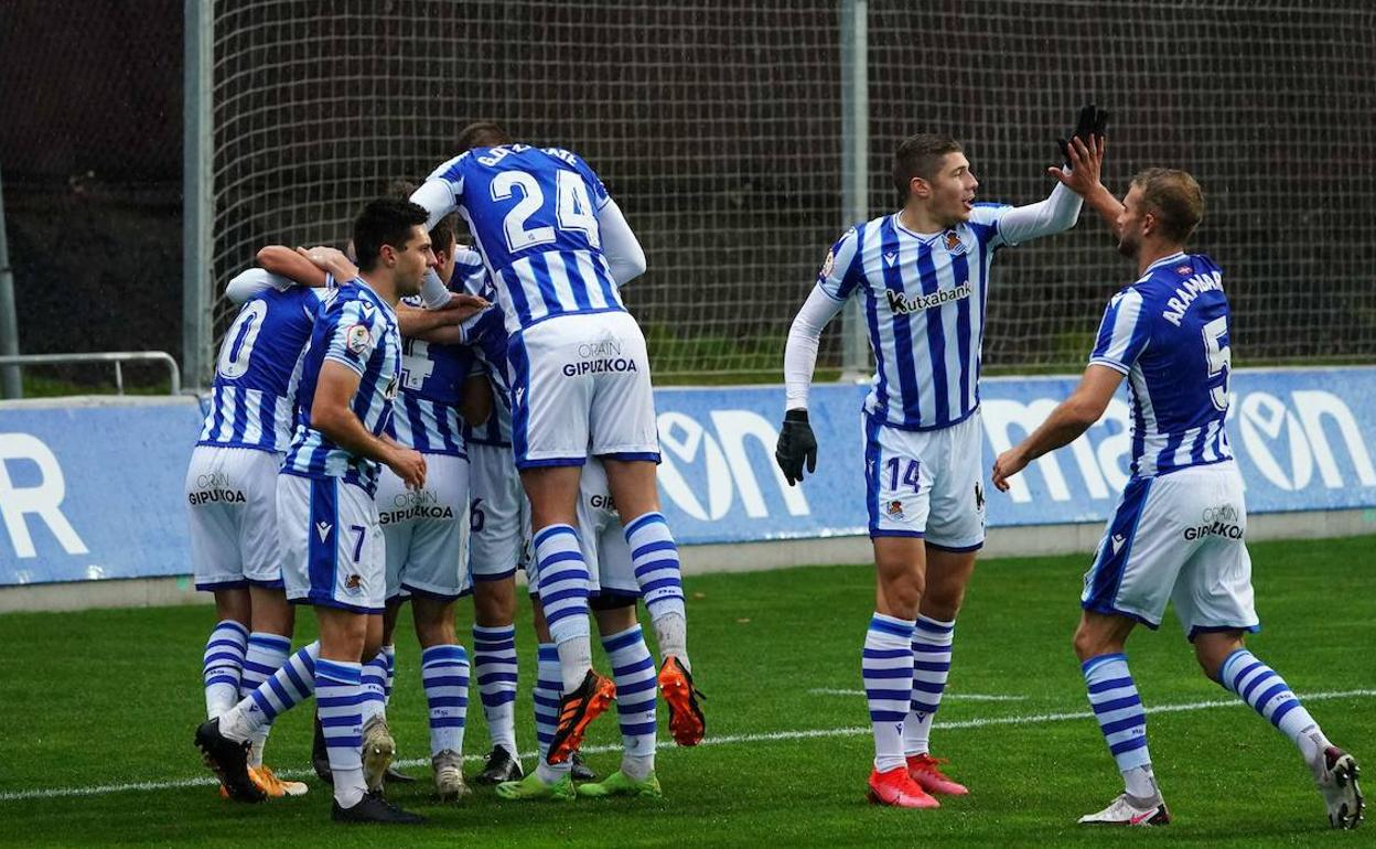 Los jugadores del filial celebran un tanto en un encuentro de esta pasada temporada.