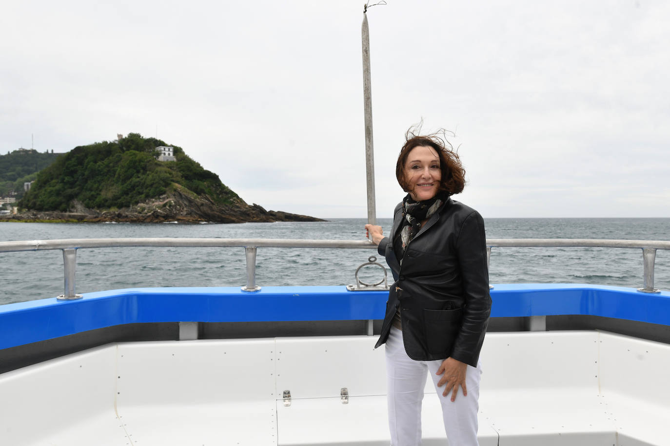 La escultura en el faro de Santa Clara de Cristina Iglesias, que se confiesa emocionada y expectante, se inaugura hoy oficialmente 