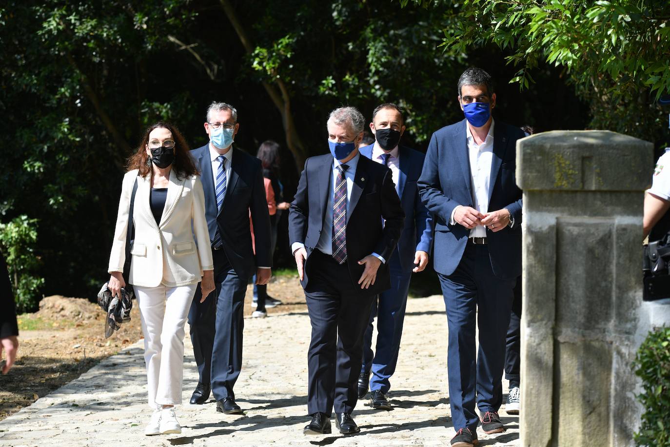 Fotos: Elogios a Hondalea en la inauguración oficial de la escultura de Cristina Iglesias