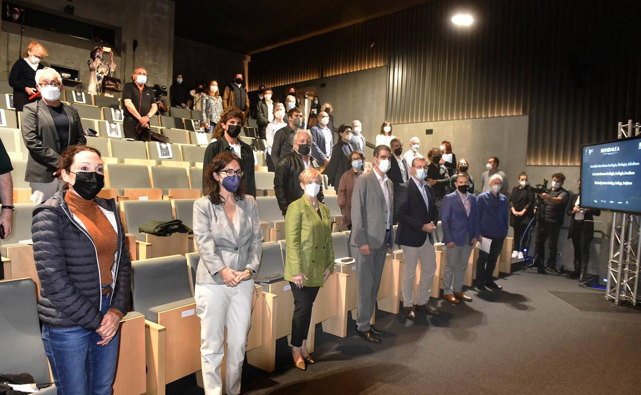 Autoridades y patrocinadores, durante la presentación en el auditorio del Aquarium.'