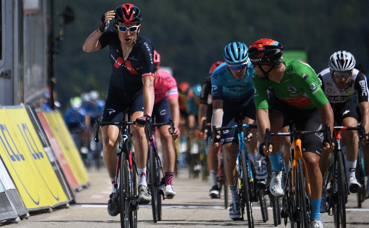 Thomas duda de su triunfo, ante Colbrelli, con Aranburu tercero.