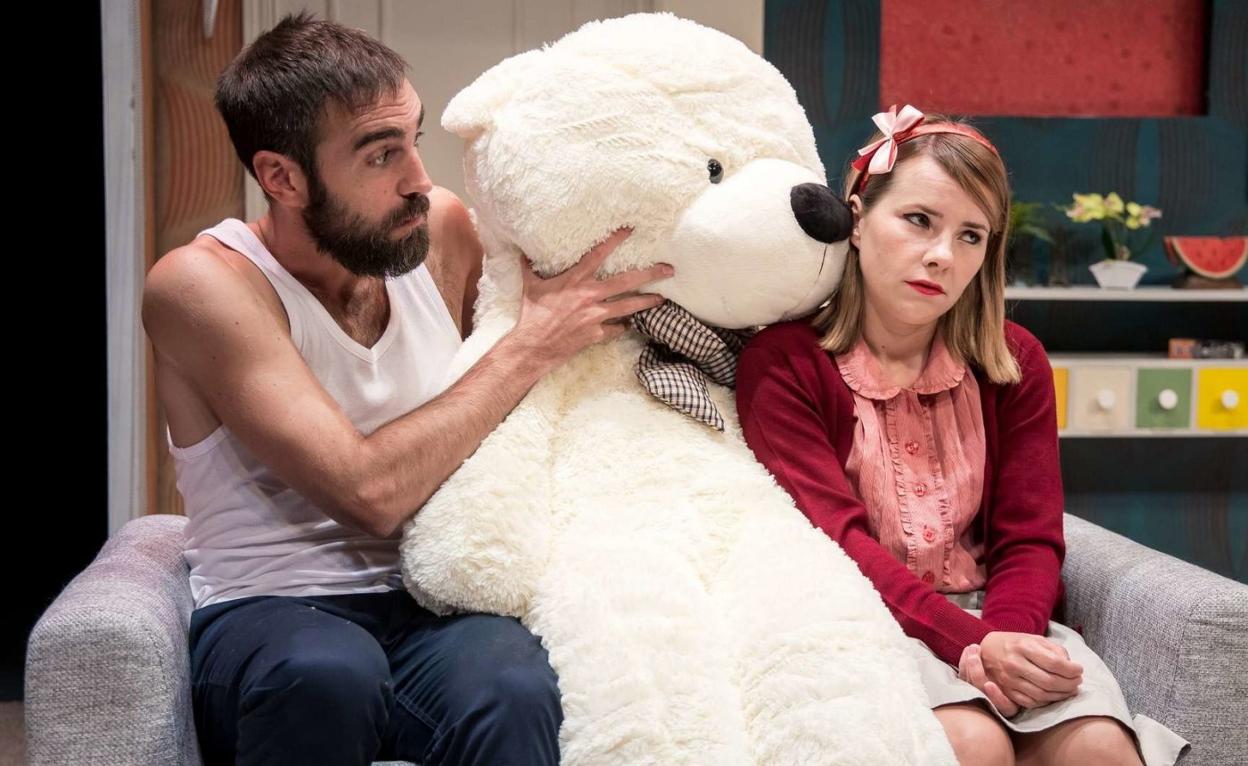 Jon Plazaola y Aitziber Garmendian vuelven esta tarde al Leidor con su comedia 'Losers'. 