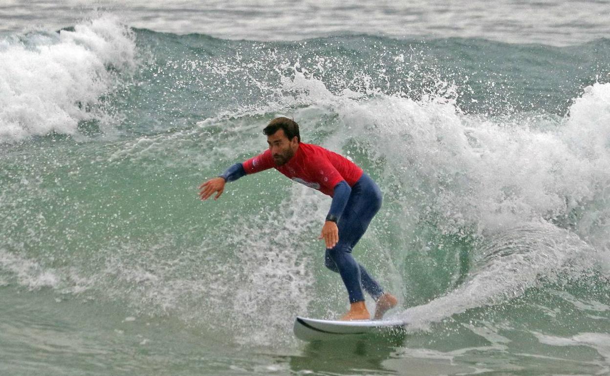 Aritz Aranburu avanza de ronda en los ISA World Surfing Games de El Salvador