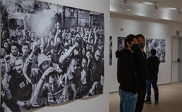 Imagen principal - Festival Korner: El entrenador que es fotógrafo y el cineasta que mira alrededor del fútbol