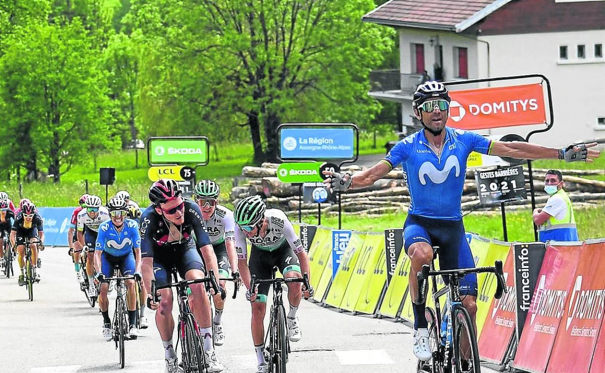 Valverde se impone en la meta de Le Sappey-en-Chartreuse por delante de Geoghehan Hart y Konrad.