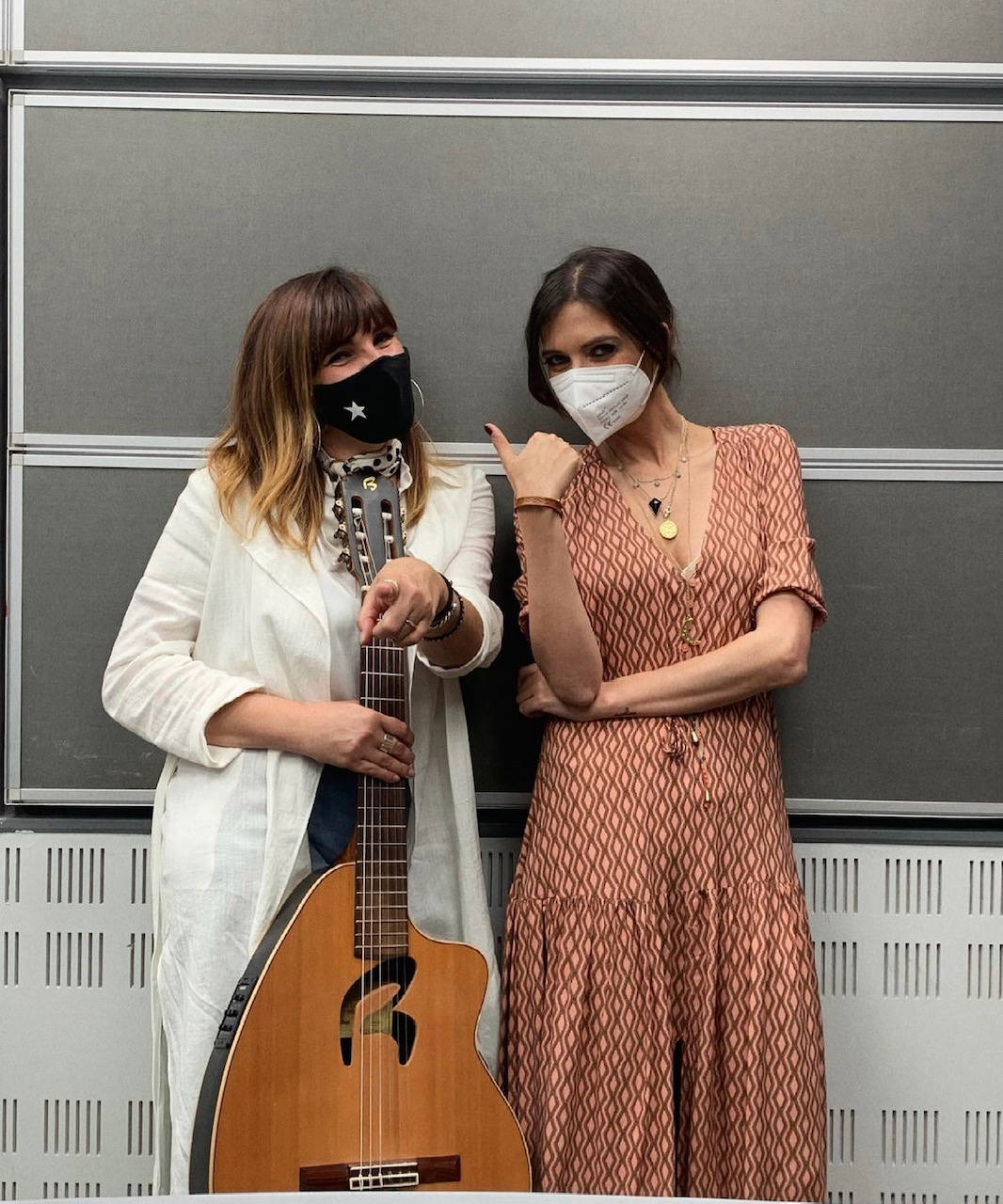 La comunicadora manchega tiene un estilo innato e insuperable en el que sabe sacar partido a los básicos combinándolos con las prendas tendencia de cada campaña. Dicho lo cual, en los últimos meses hemos visto a una Sara Carbonero mucho más bohemia y 'hippie' que de costumbre y por ello, de cara al verano, te presentamos un interesante recorrido por los estilismos más destacados e inspiradores de la presentadora, empresaria e 'influencer'