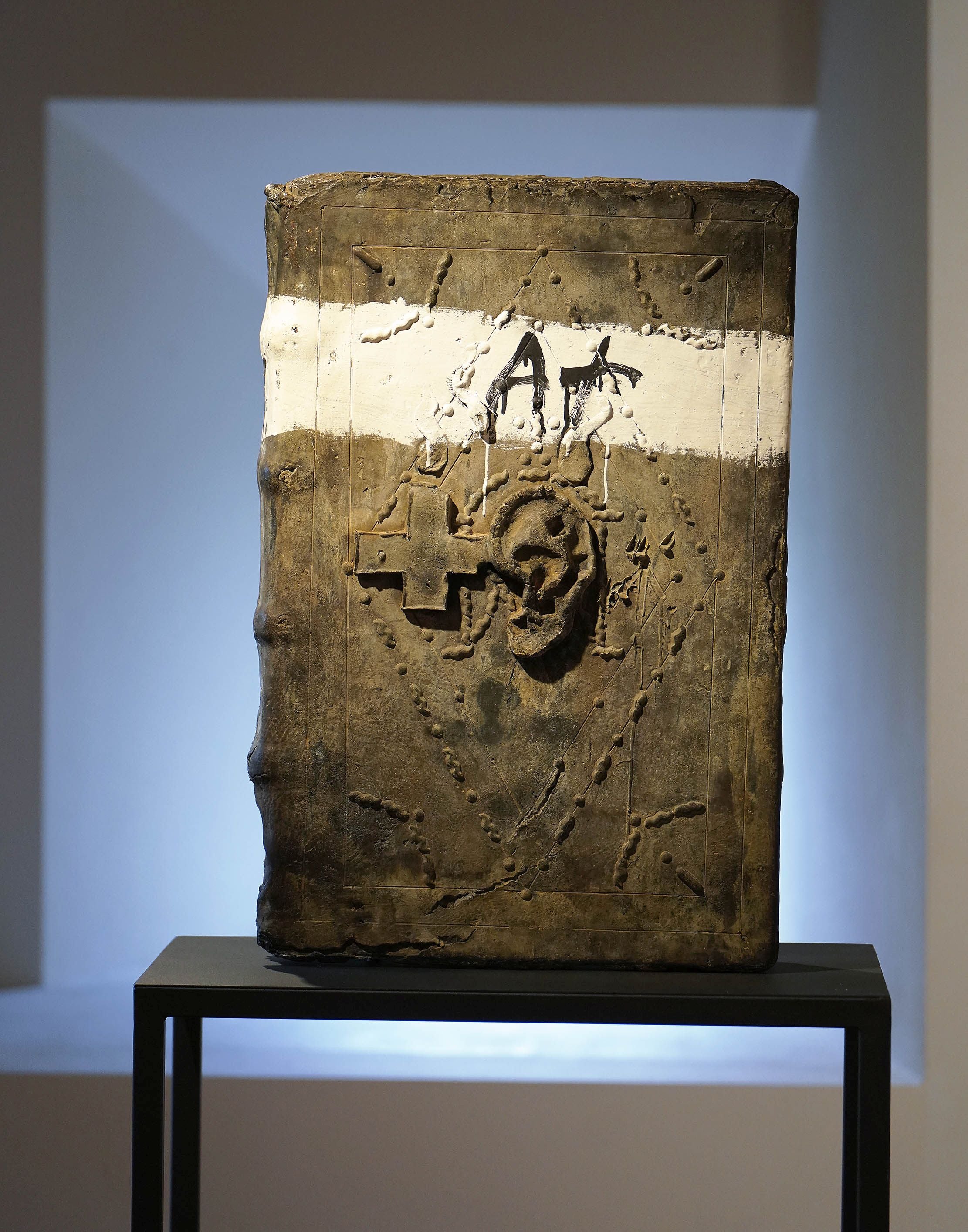 Chillida Leku acogerá hasta el 10 de enero de 2022 una exposición del escultor y pintor Antoni Tàpies, primer artista invitado en el museo.