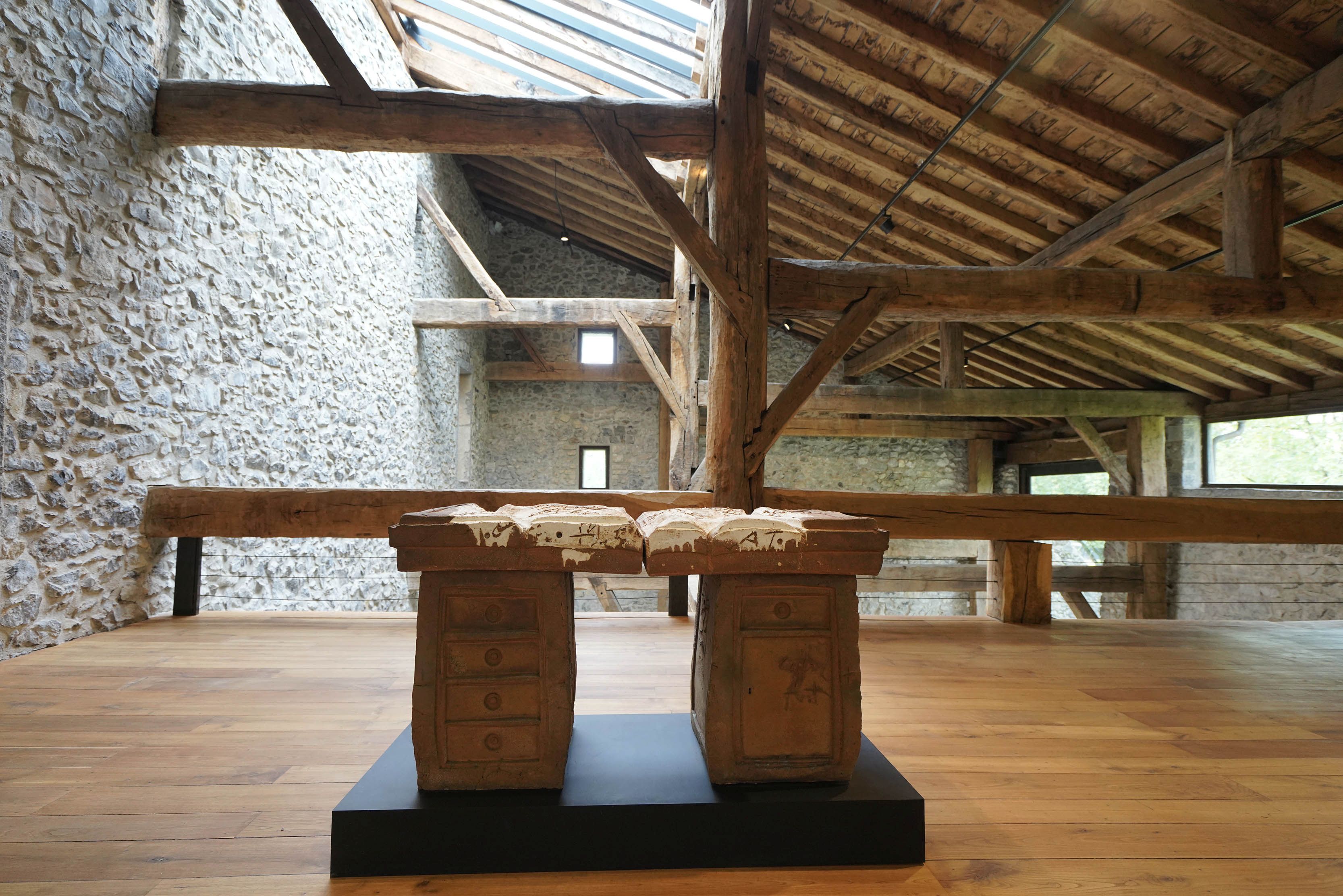 Chillida Leku acogerá hasta el 10 de enero de 2022 una exposición del escultor y pintor Antoni Tàpies, primer artista invitado en el museo.